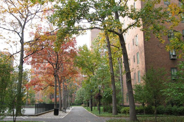 Stuyvesant Town and Peter Cooper Village is the largest apartment complex in Manhattan.